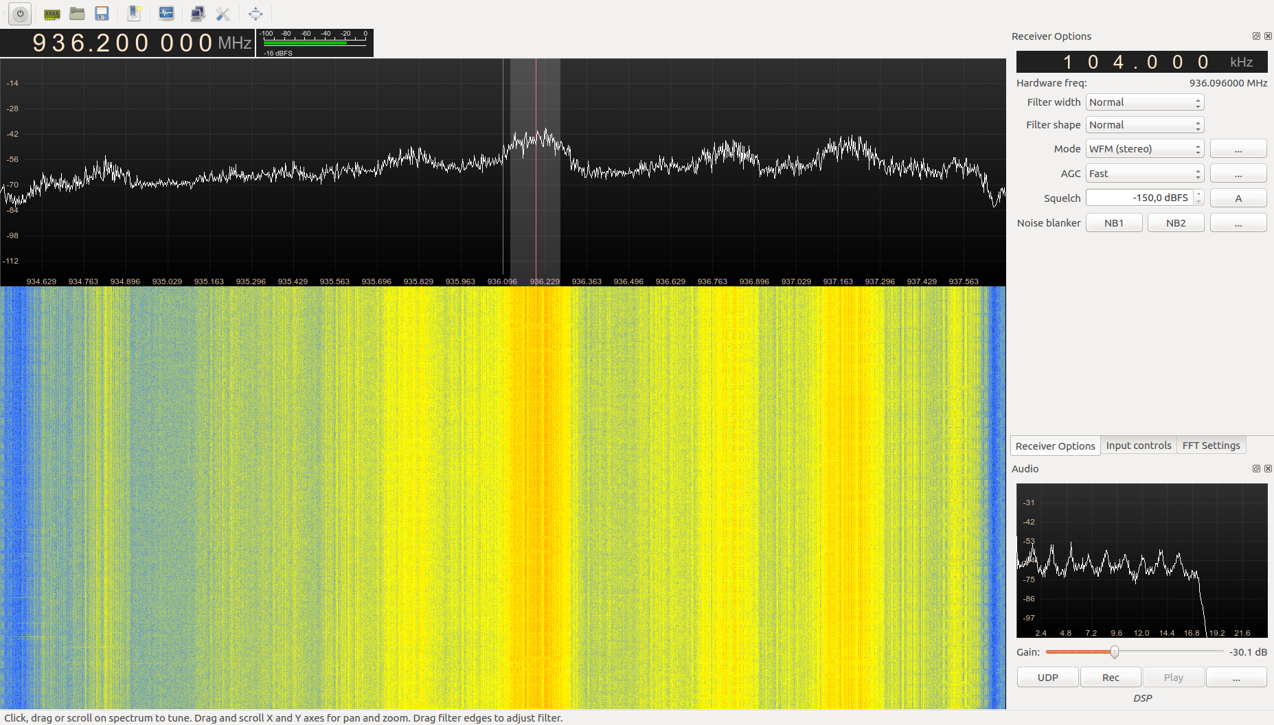 Giao diện gqrx được điều chỉnh tại tần số 936.2 MHz tương đương thông tin tại Kalibrate